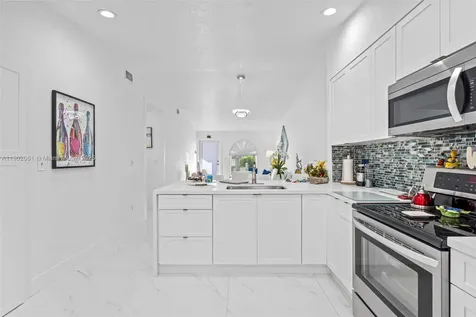 7539 NW 173rd Terrace Hialeah FL 33015