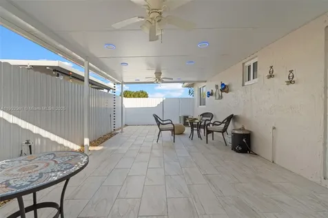 7539 NW 173rd Terrace Hialeah FL 33015