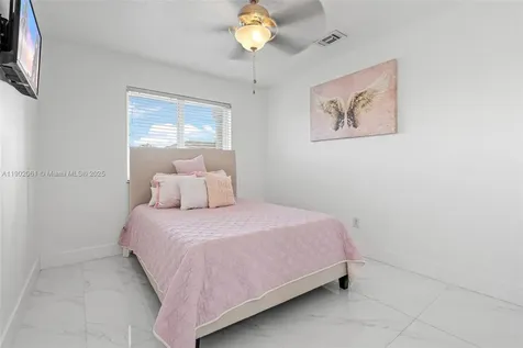 7539 NW 173rd Terrace Hialeah FL 33015