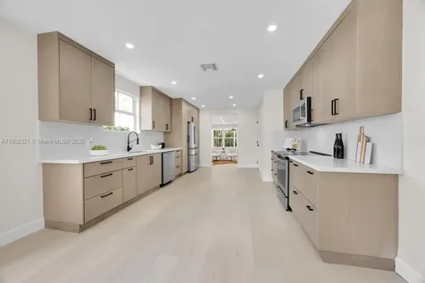 1213 La Mancha Avenue Coral Gables FL 33134