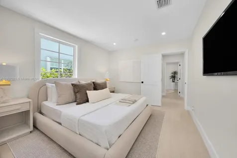 1213 La Mancha Avenue Coral Gables FL 33134