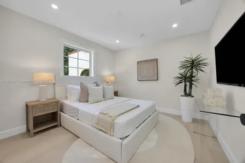 1213 La Mancha Avenue Coral Gables FL 33134