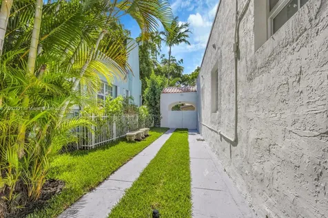 1213 La Mancha Avenue Coral Gables FL 33134