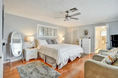10026 NW 52nd Terrace Doral FL 33178