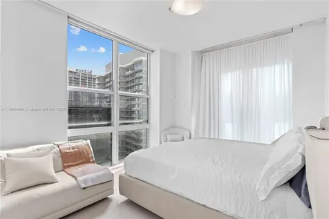 31 SE 5th Street Miami FL 33131