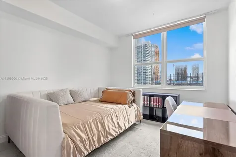 31 SE 5th Street Miami FL 33131