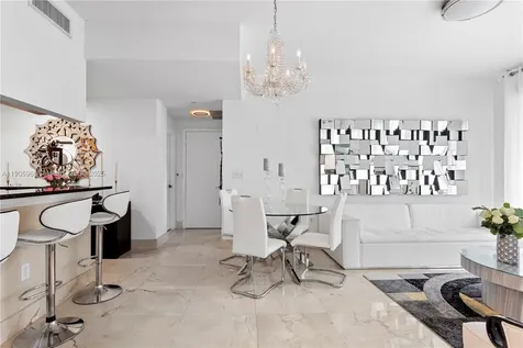 31 SE 5th Street Miami FL 33131