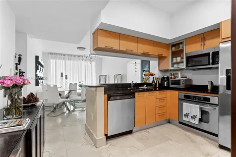 31 SE 5th Street Miami FL 33131