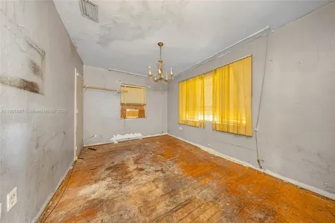 738 NW 47th Street Miami FL 33127