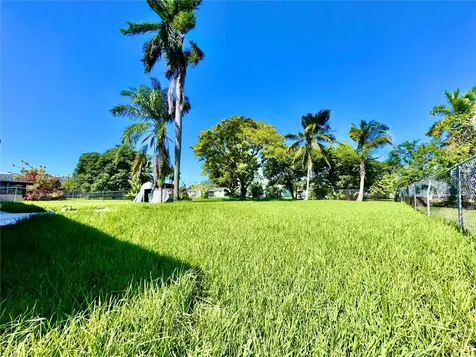 51 NW 161st Street Miami FL 33169