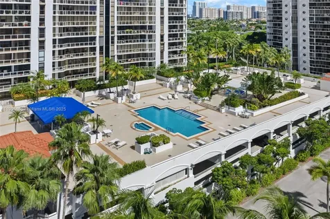 3598 Yacht Club Drive Aventura FL 33180