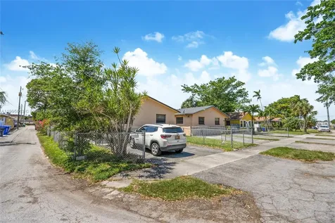 1734 N 16th Court Hollywood FL 33020