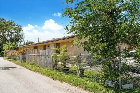 1734 N 16th Court Hollywood FL 33020
