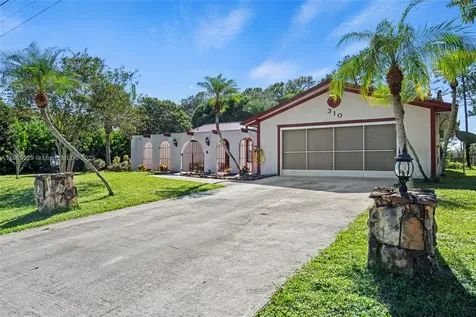 310 SE Evans Avenue Port St. Lucie FL 34984