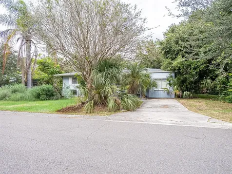 8201 Yardley Avenue N St Petersburg FL 33710