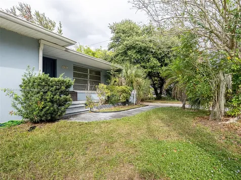 8201 Yardley Avenue N St Petersburg FL 33710