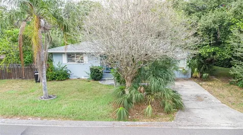 8201 Yardley Avenue N St Petersburg FL 33710