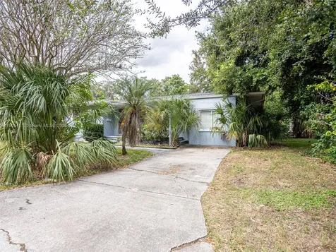 8201 Yardley Avenue N St Petersburg FL 33710
