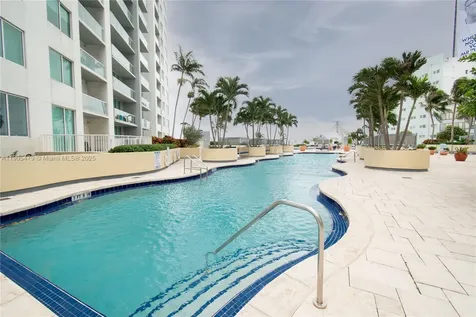 253 NE 2nd Street Miami FL 33132