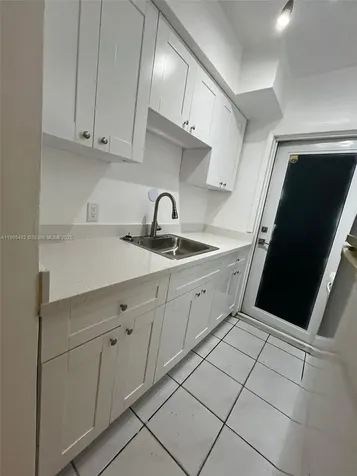 7155 Rue Notre Dame Miami Beach FL 33141