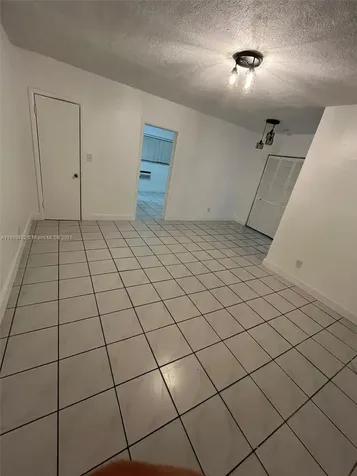 7155 Rue Notre Dame Miami Beach FL 33141