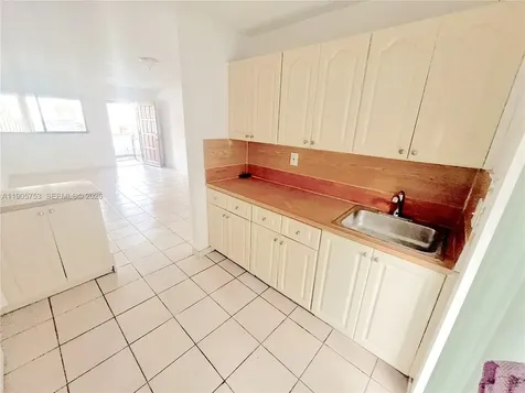 2740 W 63rd Street Hialeah FL 33016