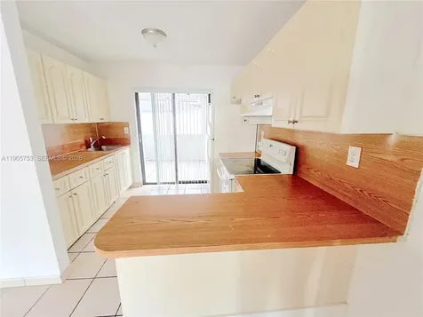 2740 W 63rd Street Hialeah FL 33016