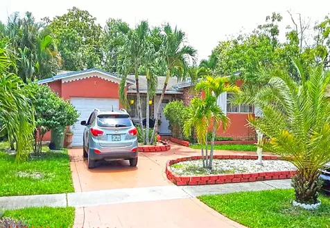 631 SW 69th Avenue Pembroke Pines FL 33023