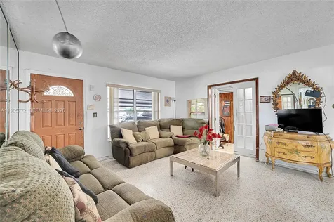 671 E 53rd Street Hialeah FL 33013