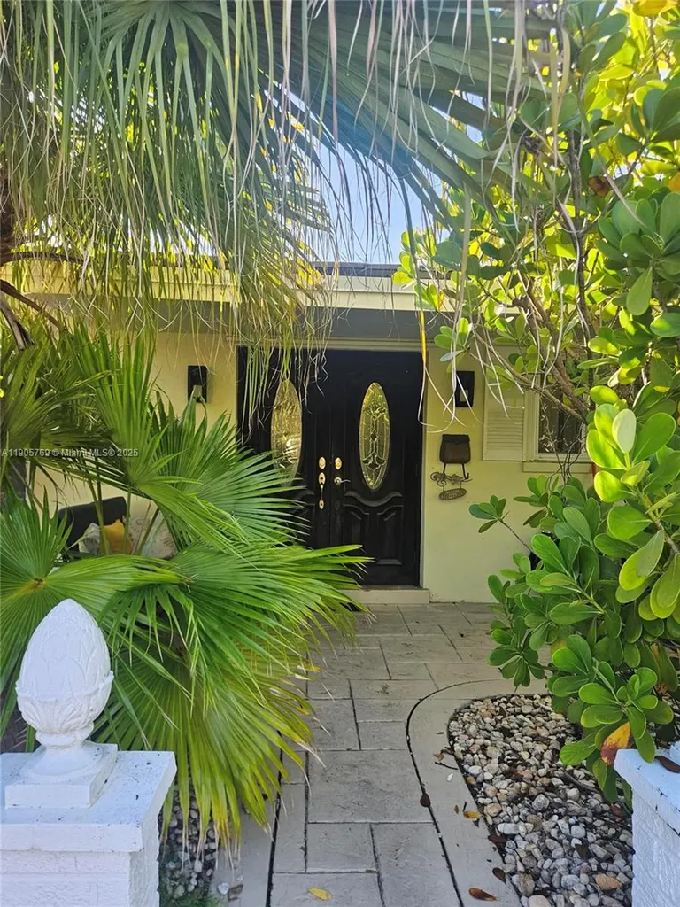 4521 NE 15th Terrace Oakland Park FL 33334
