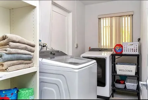 4521 NE 15th Terrace Oakland Park FL 33334