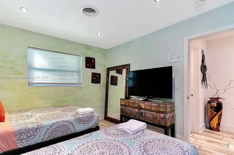 4521 NE 15th Terrace Oakland Park FL 33334