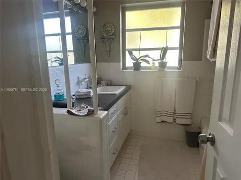 2805 NE 16th Avenue Wilton Manors FL 33334
