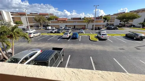 8850 Fontainebleau Boulevard Miami FL 33172