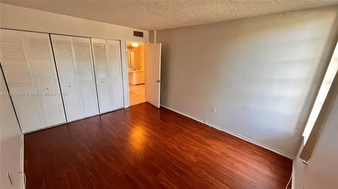 8850 Fontainebleau Boulevard Miami FL 33172