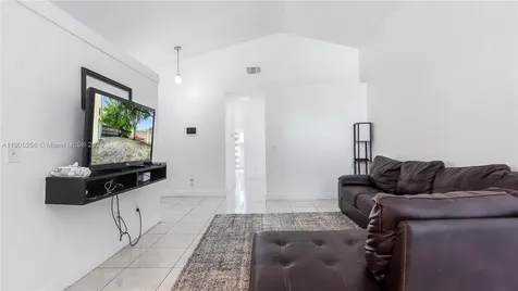 1008 W Jasmine Lane North Lauderdale FL 33068