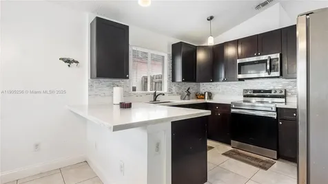 1008 W Jasmine Lane North Lauderdale FL 33068