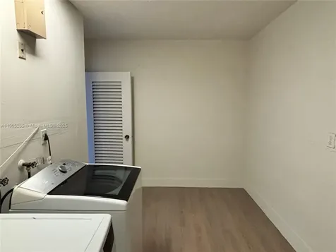 461 Ives Dairy Road Miami FL 33179