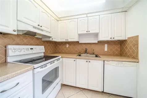642 N Normandy N Delray Beach FL 33484