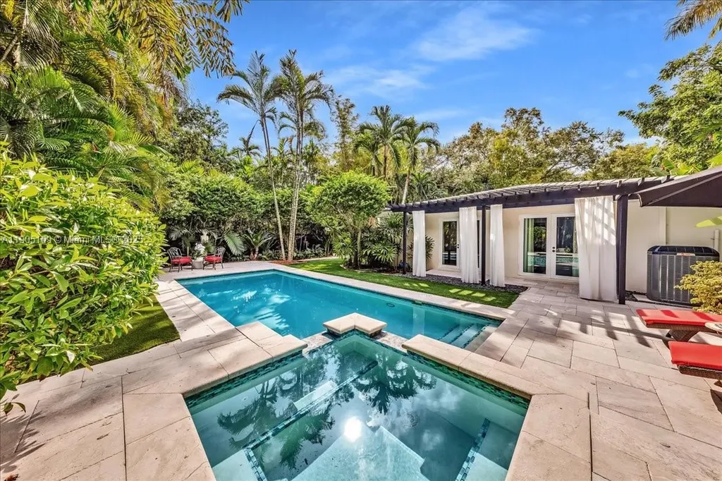 3821 Braganza Avenue Miami FL 33133