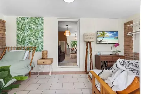 402 NW 102nd Street Miami FL 33150