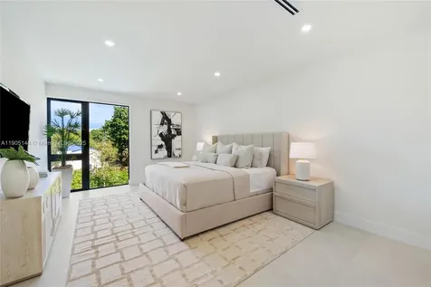 2127 SW 11th Terrace Miami FL 33135