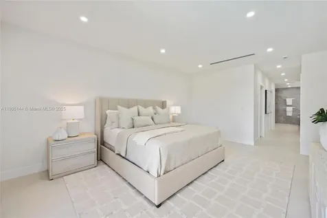 2127 SW 11th Terrace Miami FL 33135