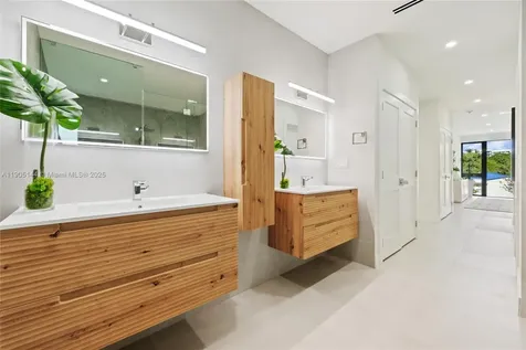 2127 SW 11th Terrace Miami FL 33135