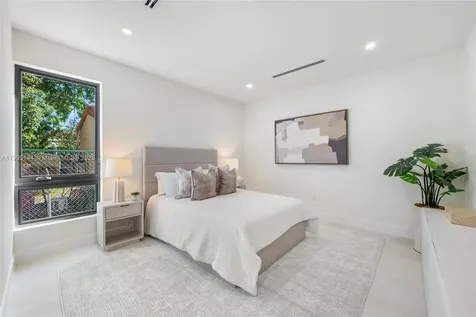 2127 SW 11th Terrace Miami FL 33135