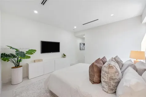 2127 SW 11th Terrace Miami FL 33135