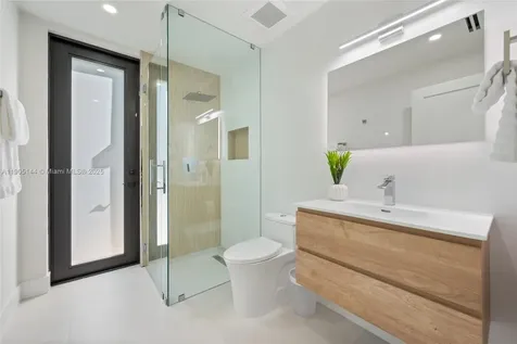 2127 SW 11th Terrace Miami FL 33135
