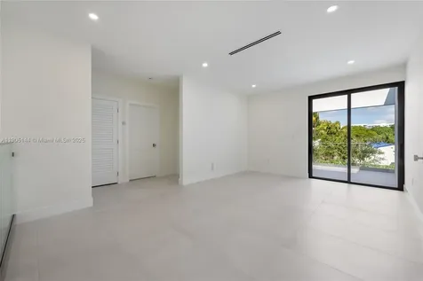 2127 SW 11th Terrace Miami FL 33135