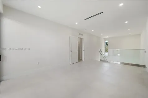 2127 SW 11th Terrace Miami FL 33135