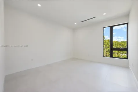 2127 SW 11th Terrace Miami FL 33135